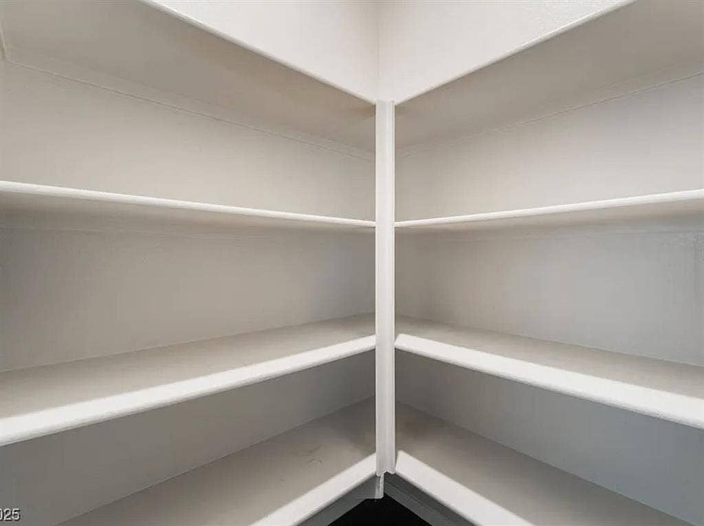 Room in lovely 2 story townhouse