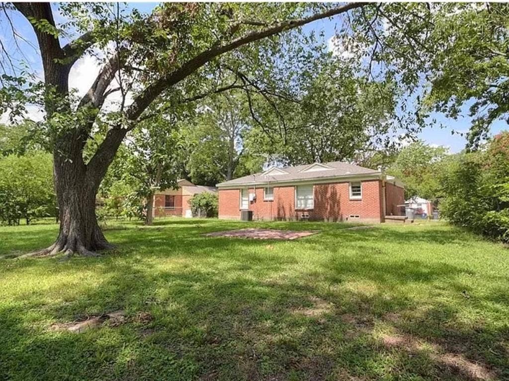 Bedroom w/private bath in Garland