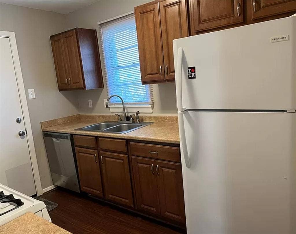 Bedroom w/private bath in Garland