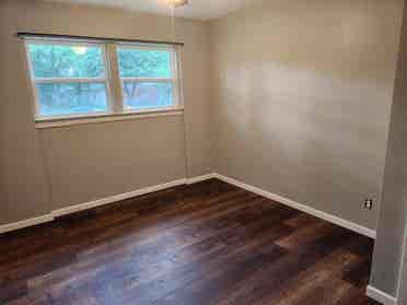 Bedroom w/private bath in Garland