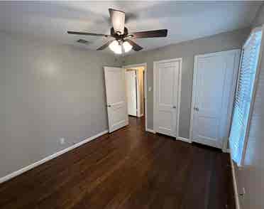 Bedroom w/shared bath in Garland