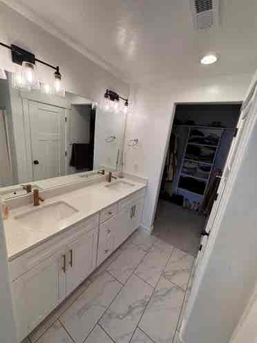 Master Bedroom Private Bathroom