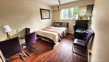 Large furnished room in dream house