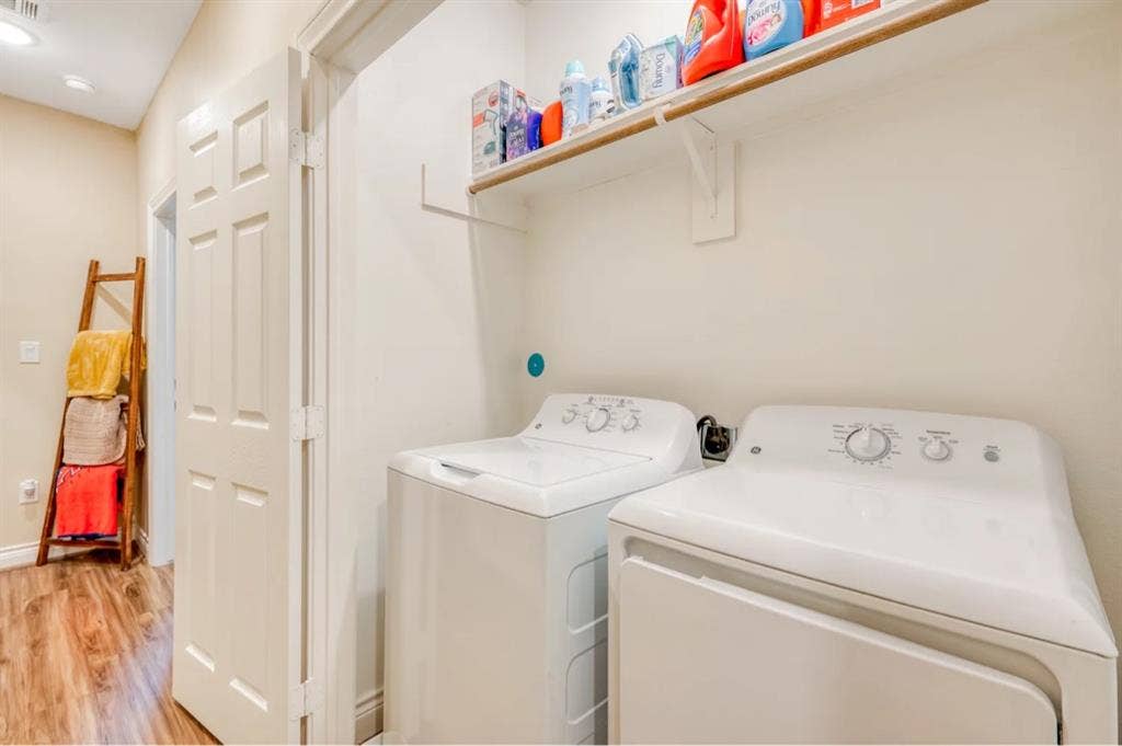 2 bedroom apartment roommate
