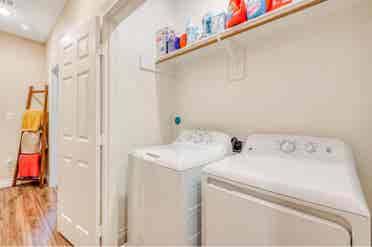 2 bedroom apartment roommate