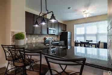 2 bedroom apartment roommate