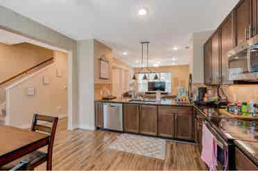 2 bedroom apartment roommate