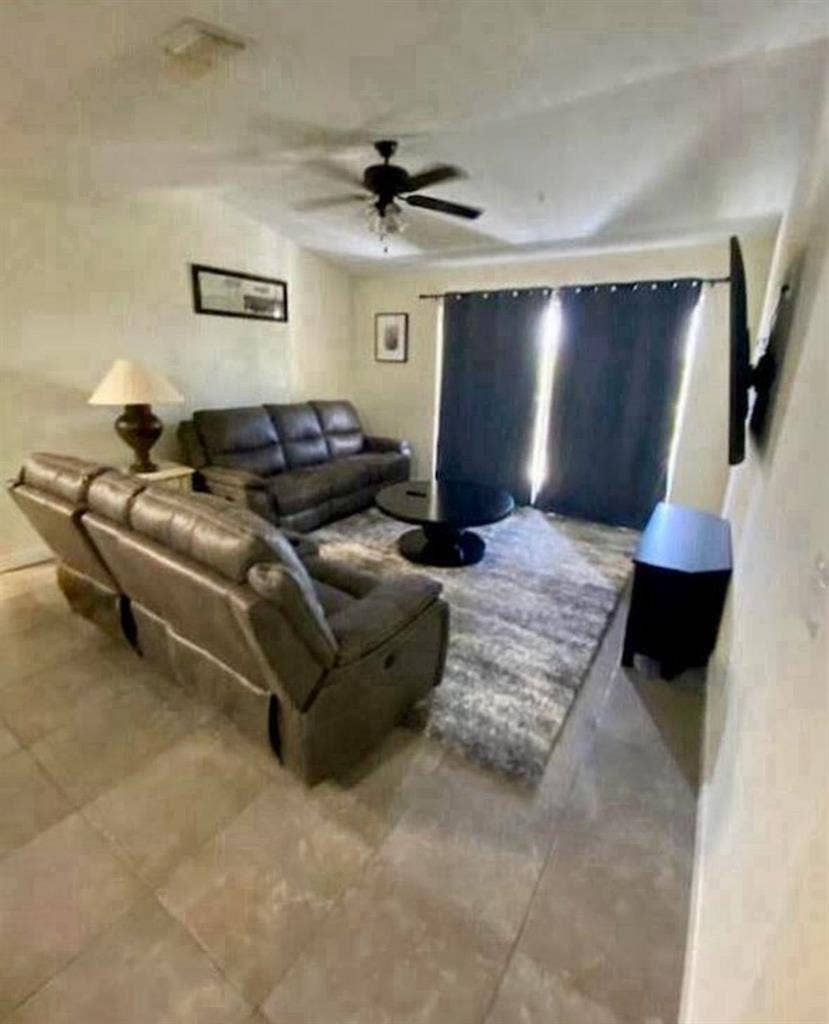 1 room left walk in in closet