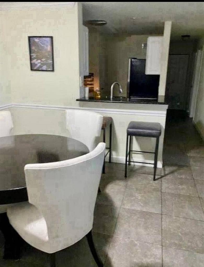 1 room left walk in in closet