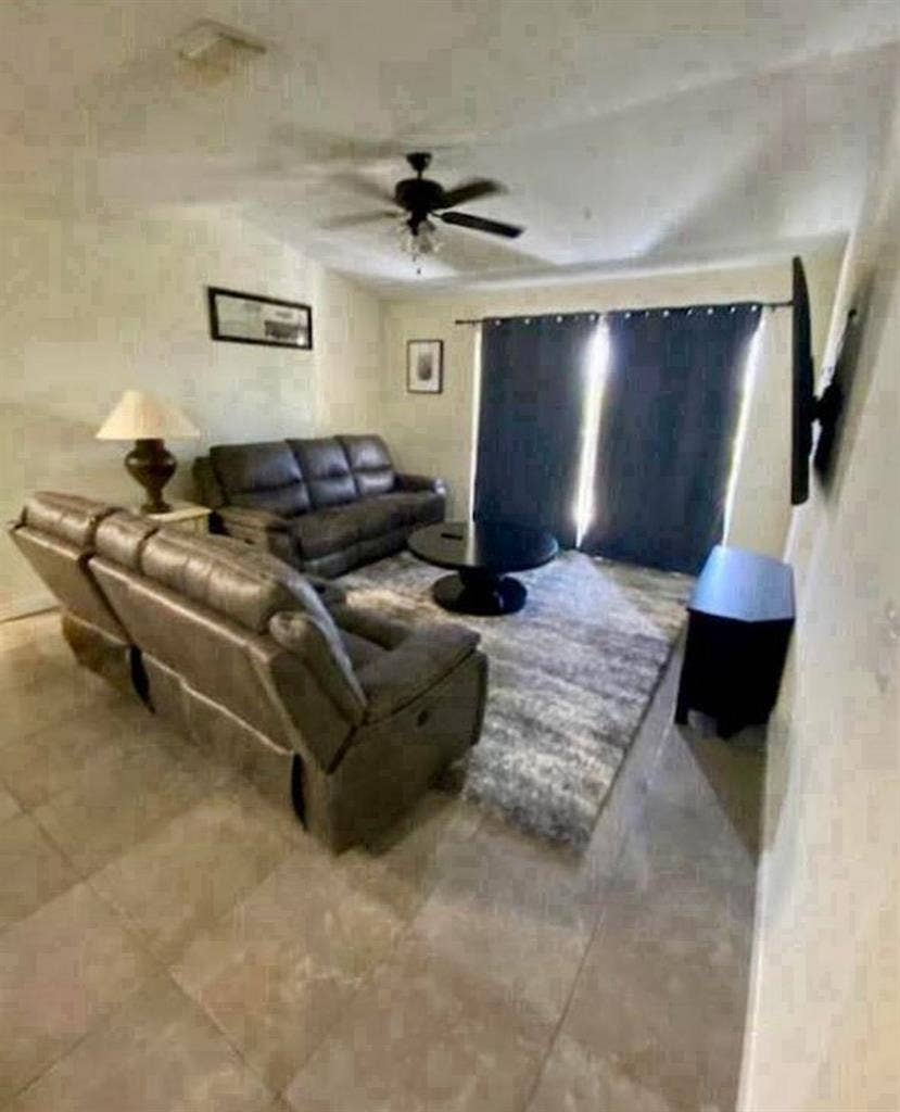 1 room left walk in in closet