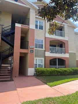 1 room left walk in in closet