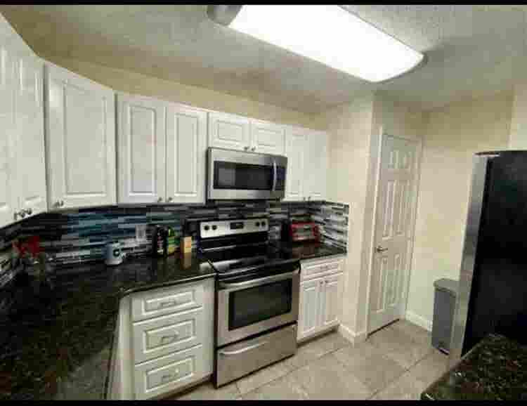 1 room left walk in in closet