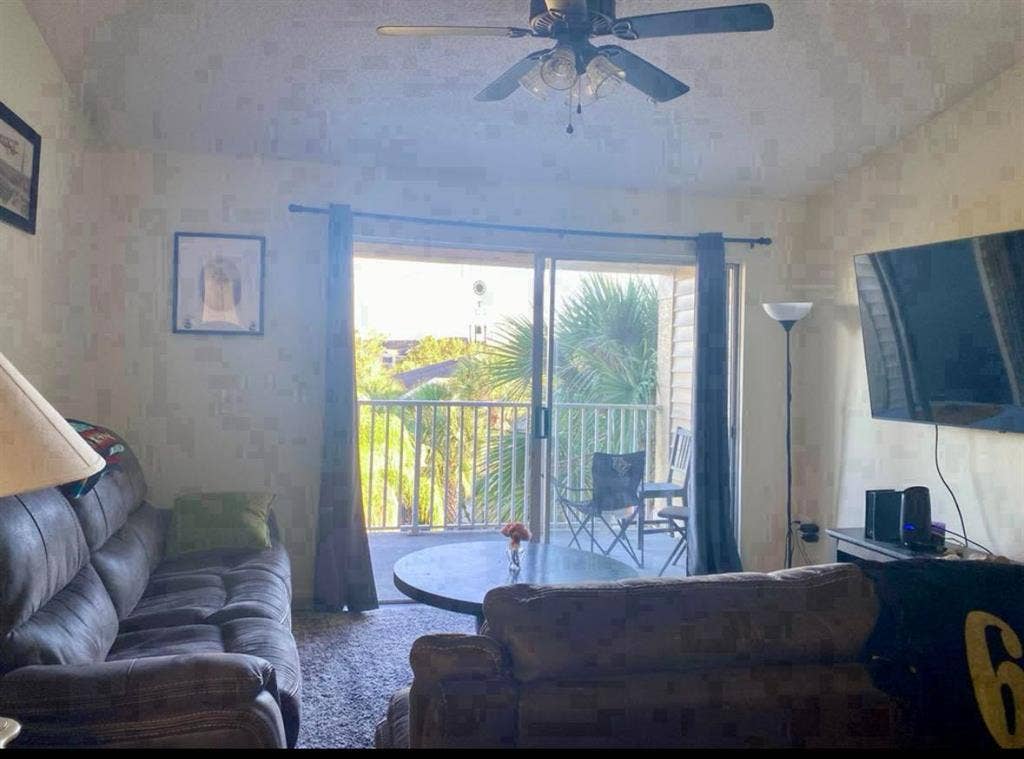 1 room left walk in in closet