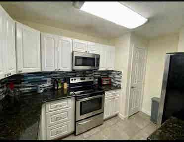 1 room left walk in in closet