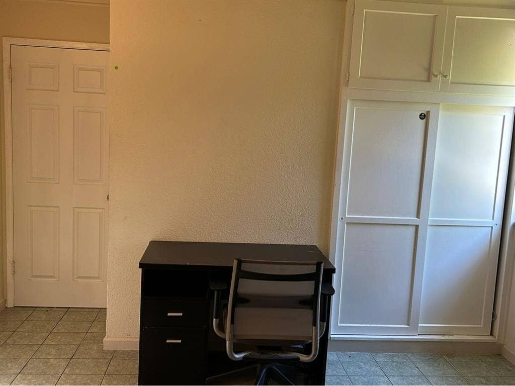 Room for rent/ Cuarto en renta
