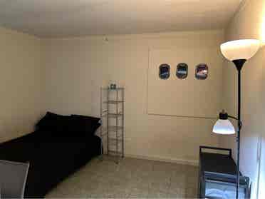 Room for rent/ Cuarto en renta