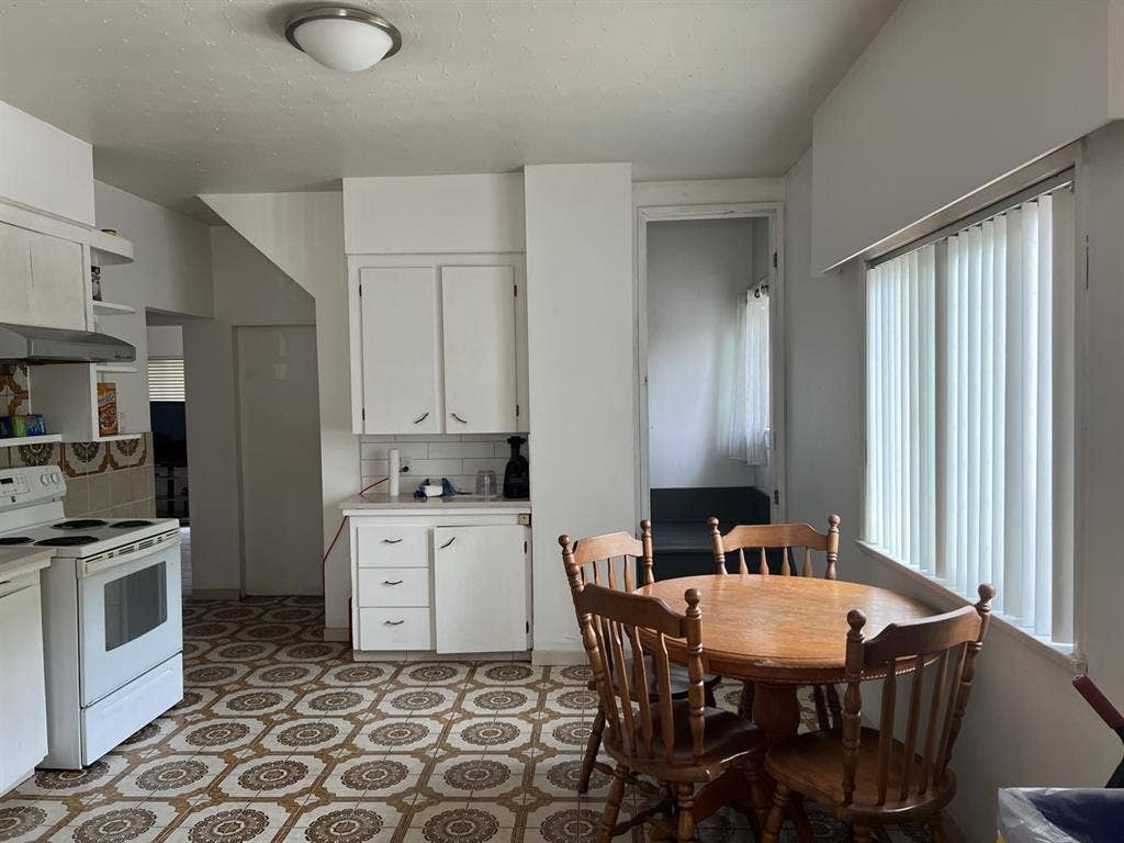 Furnished large room in 4BR suite