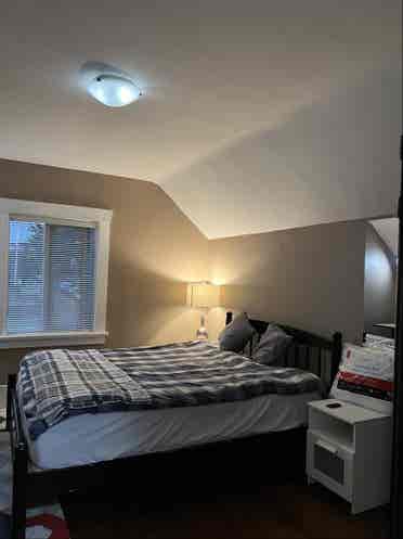 Furnished large room in 4BR suite