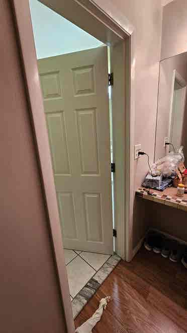 Master bedroom (private bathroom)