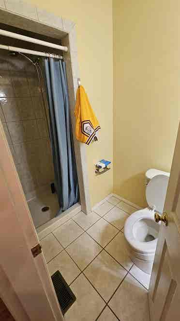 Master bedroom (private bathroom)
