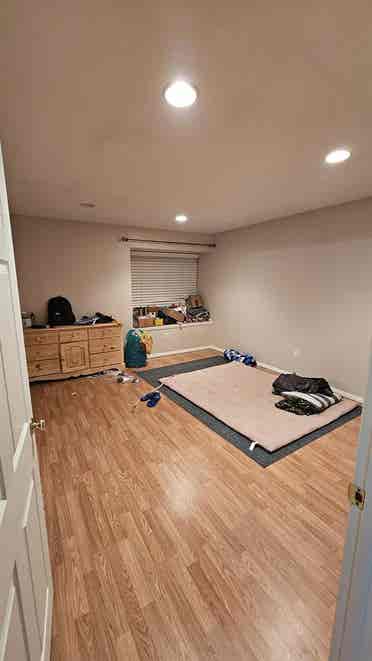 Master bedroom (private bathroom)