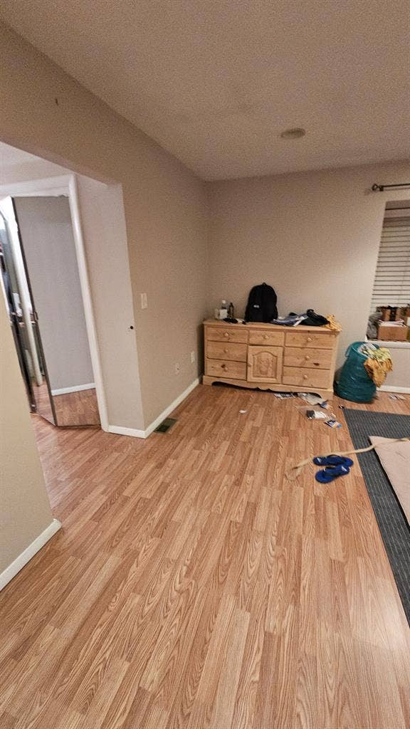 Master bedroom (private bathroom)