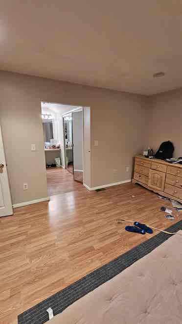Master bedroom (private bathroom)