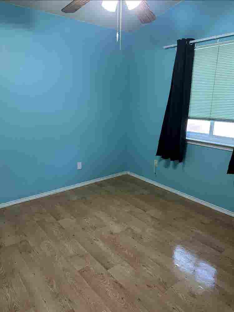Unfurnished room in house