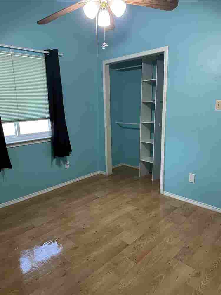 Unfurnished room in house