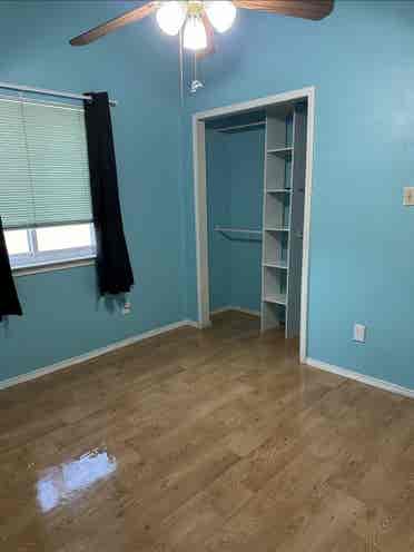 Unfurnished room in house