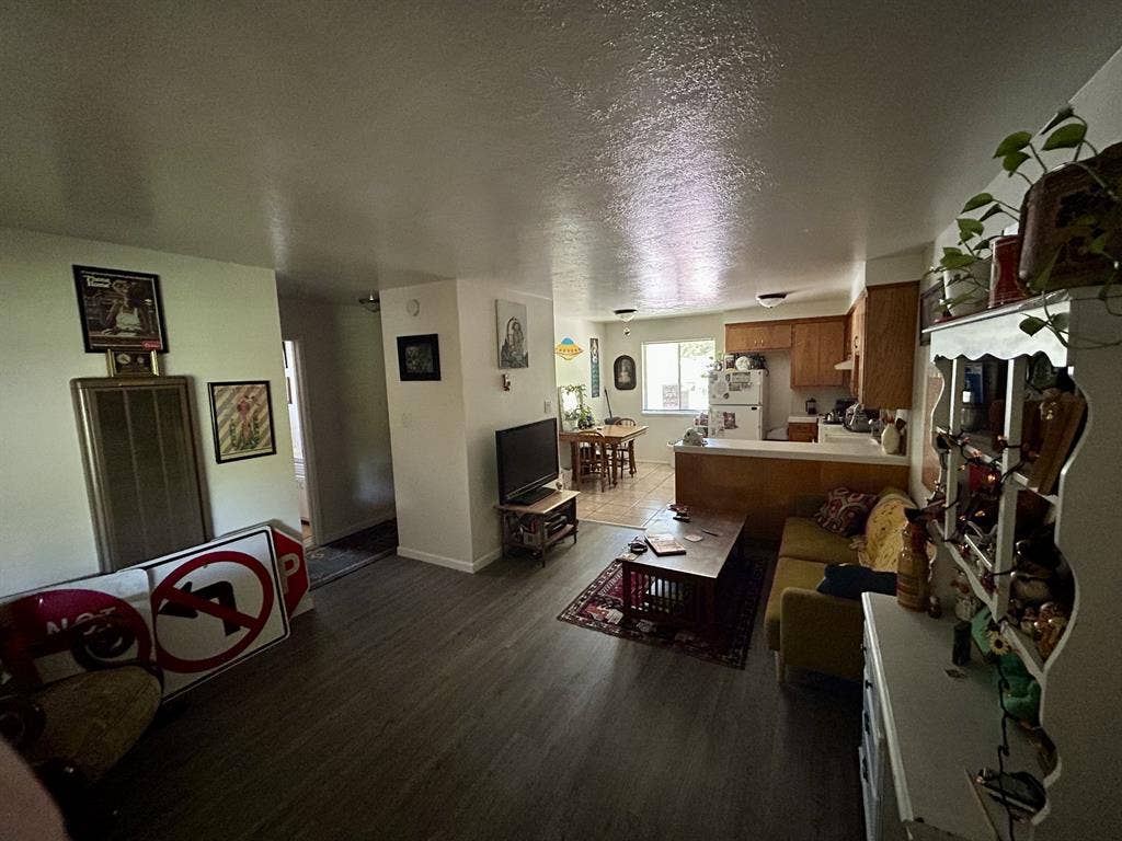 Room in b apartment for rent!