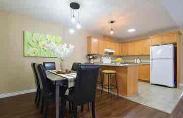 bath upper unit for rent