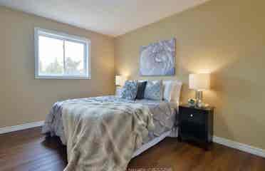 bath upper unit for rent