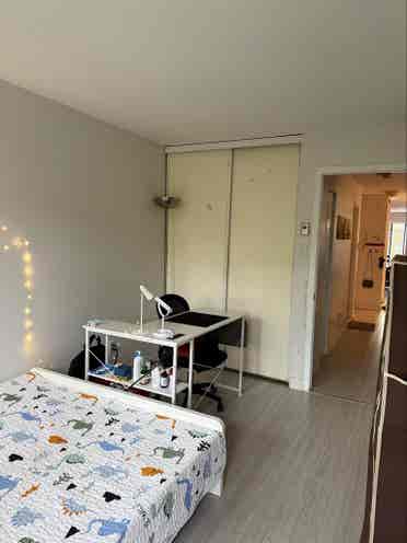 Female Roomate needed