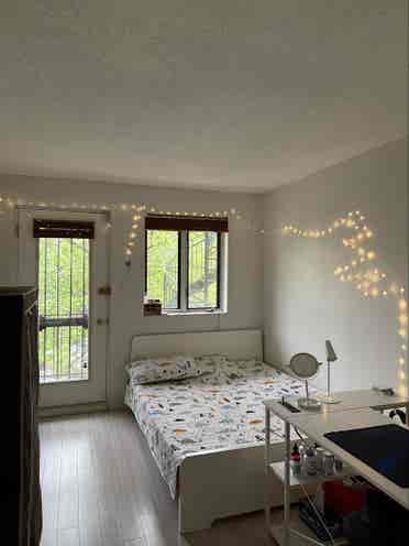 Female Roomate needed