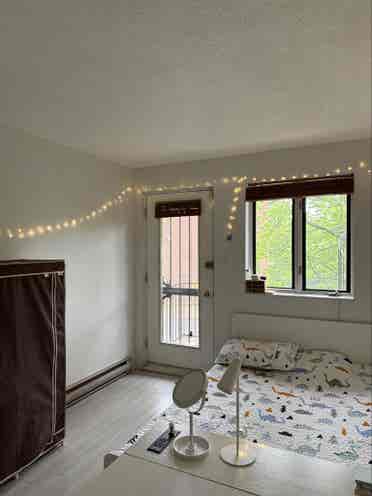 Female Roomate needed