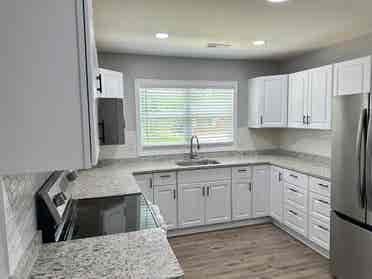 Rooms for Rent – 5-Min Walk to UAH!