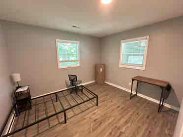 Rooms for Rent – 5-Min Walk to UAH!