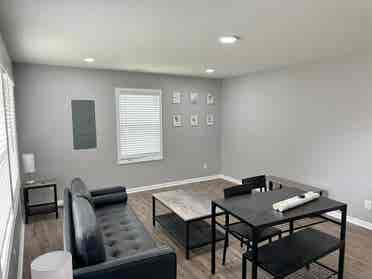 Rooms for Rent – 5-Min Walk to UAH!