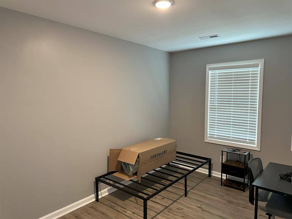 Rooms for Rent – 5-Min Walk to UAH!