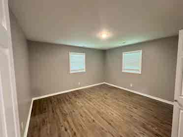 Rooms for Rent – 5-Min Walk to UAH!