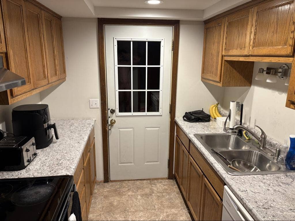 One Room Near UST (Only June+Aug)
