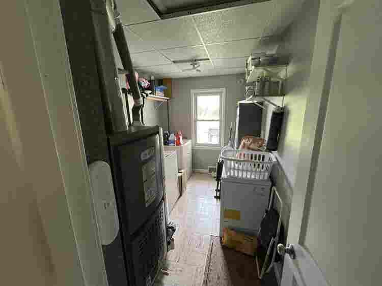 Looking for roommate in 3 bed house