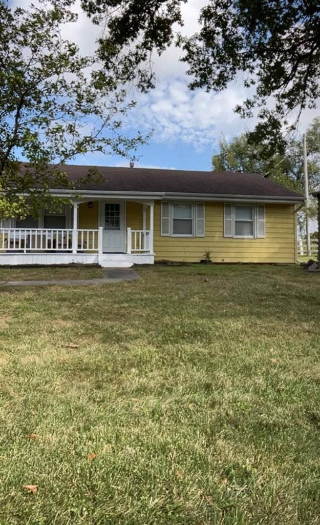 Looking for roommate in 3 bed house