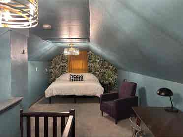 Cozy house, seeking 1 housemate