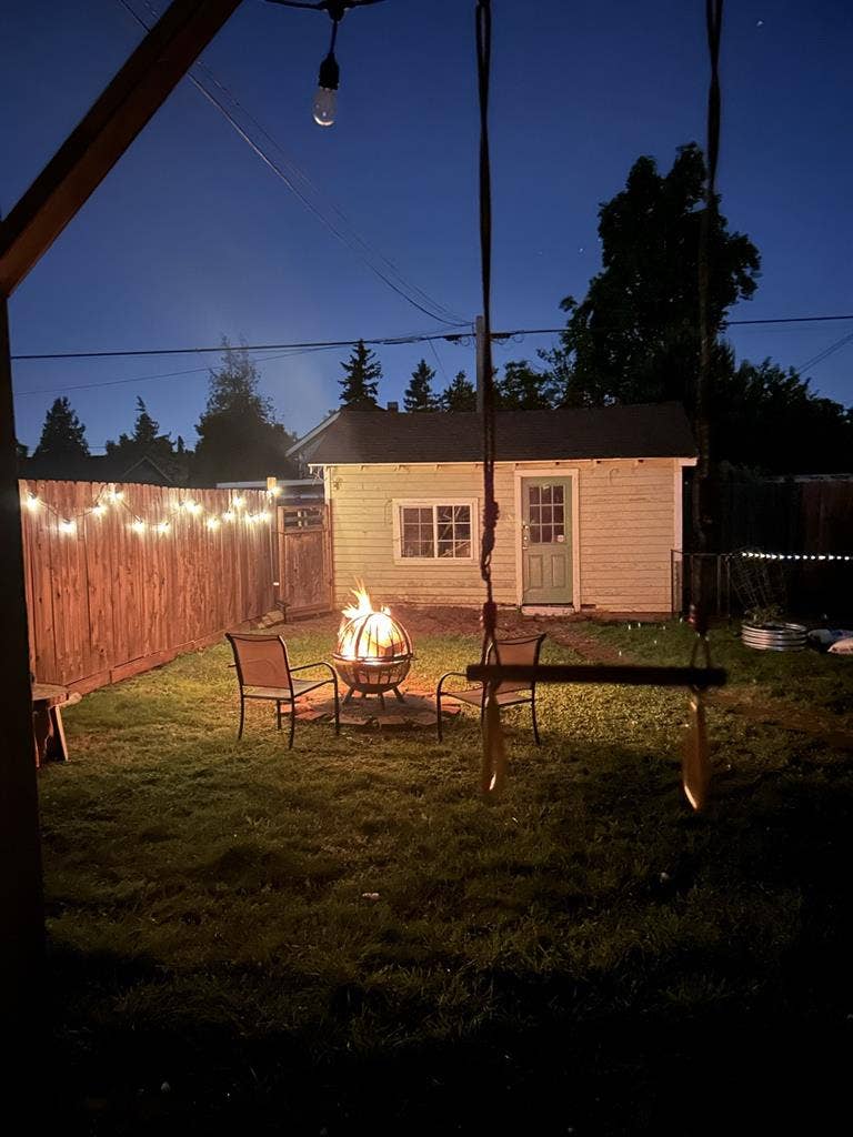 Cozy house, seeking 1 housemate