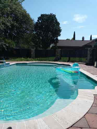 Rm for rent in nice neighborhood.