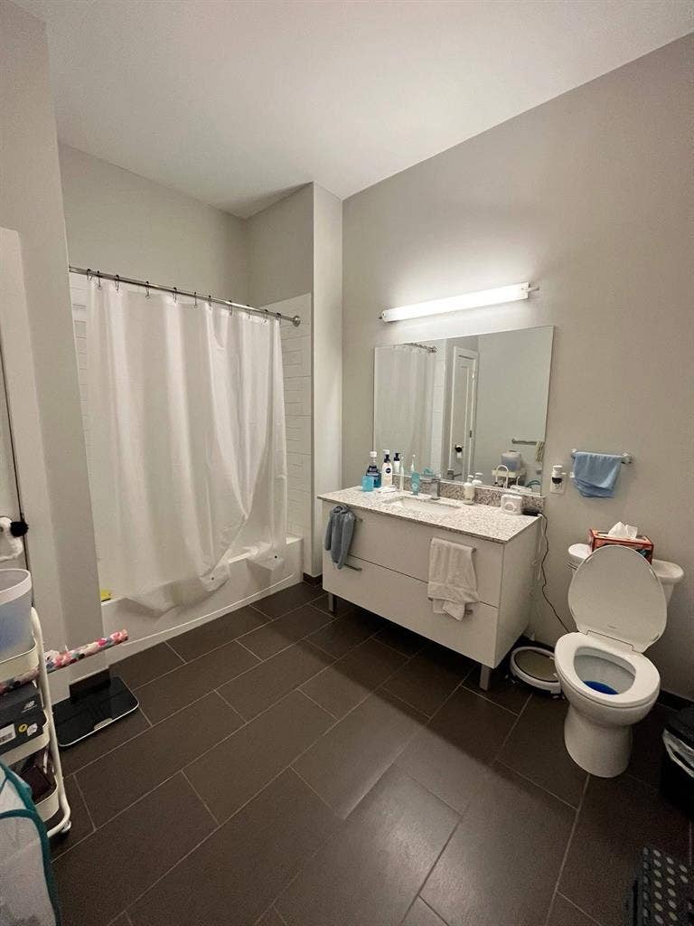 Looking for roommates