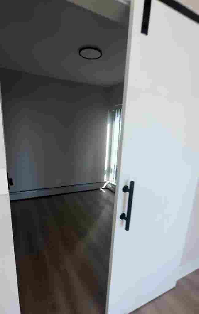 2nd bedroom in apartment near LUC