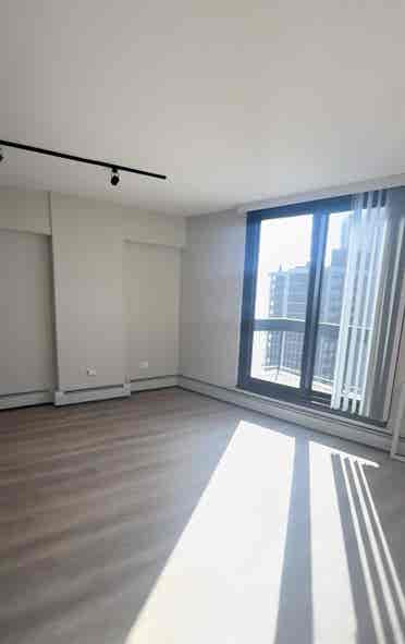 2nd bedroom in apartment near LUC